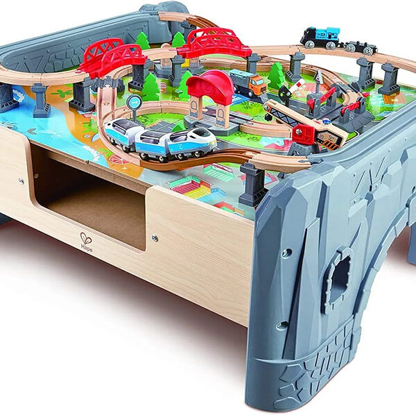 Set druri hekurudha me 70 pjesë, Railway Table with Trains and Tracks Hape